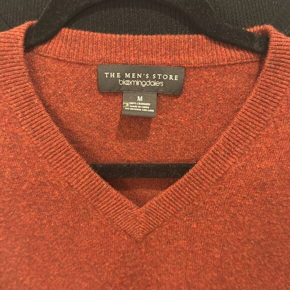 Bloomingdale’s men sweater pull over V-neck long sleeve 100% cashmere Medium Red - Picture 3 of 7